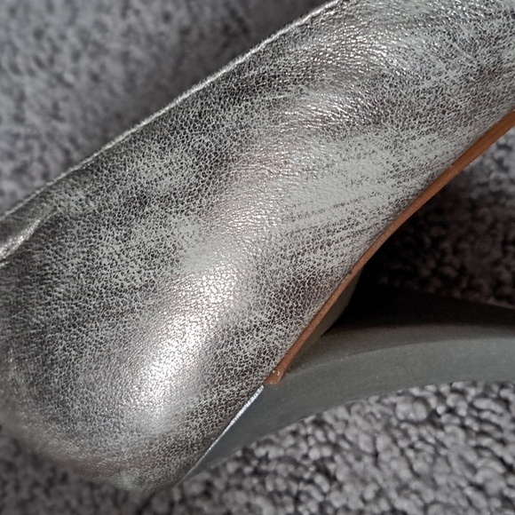 CARLOS Metallic Gold Leather Pumps - Picture 10 of 14